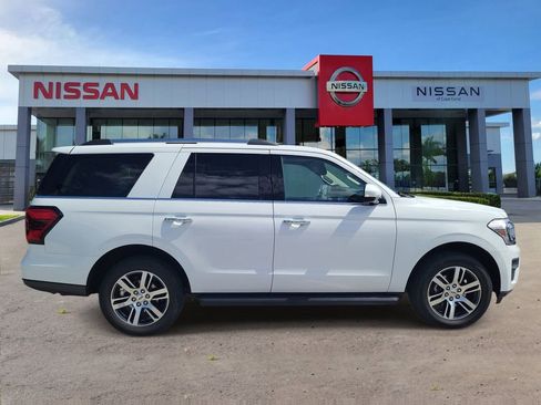 Used 2024 Ford Expedition Limited AWD/4WD image 3