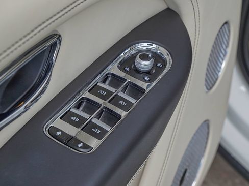 Certified 2023 Bentley Bentayga AWD/4WD image 36