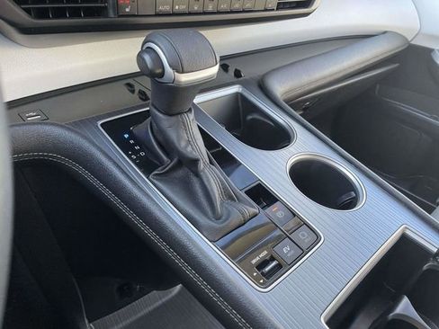 Used 2025 Toyota Sienna XLE image 32