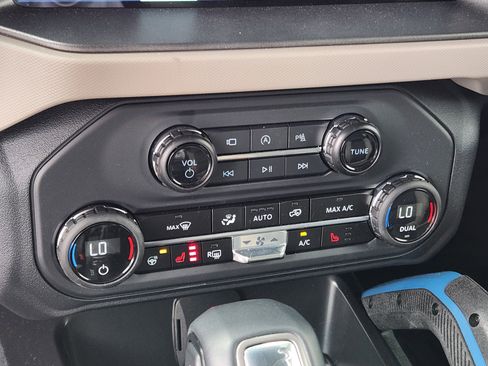 Used 2024 Ford Bronco Wildtrak image 20