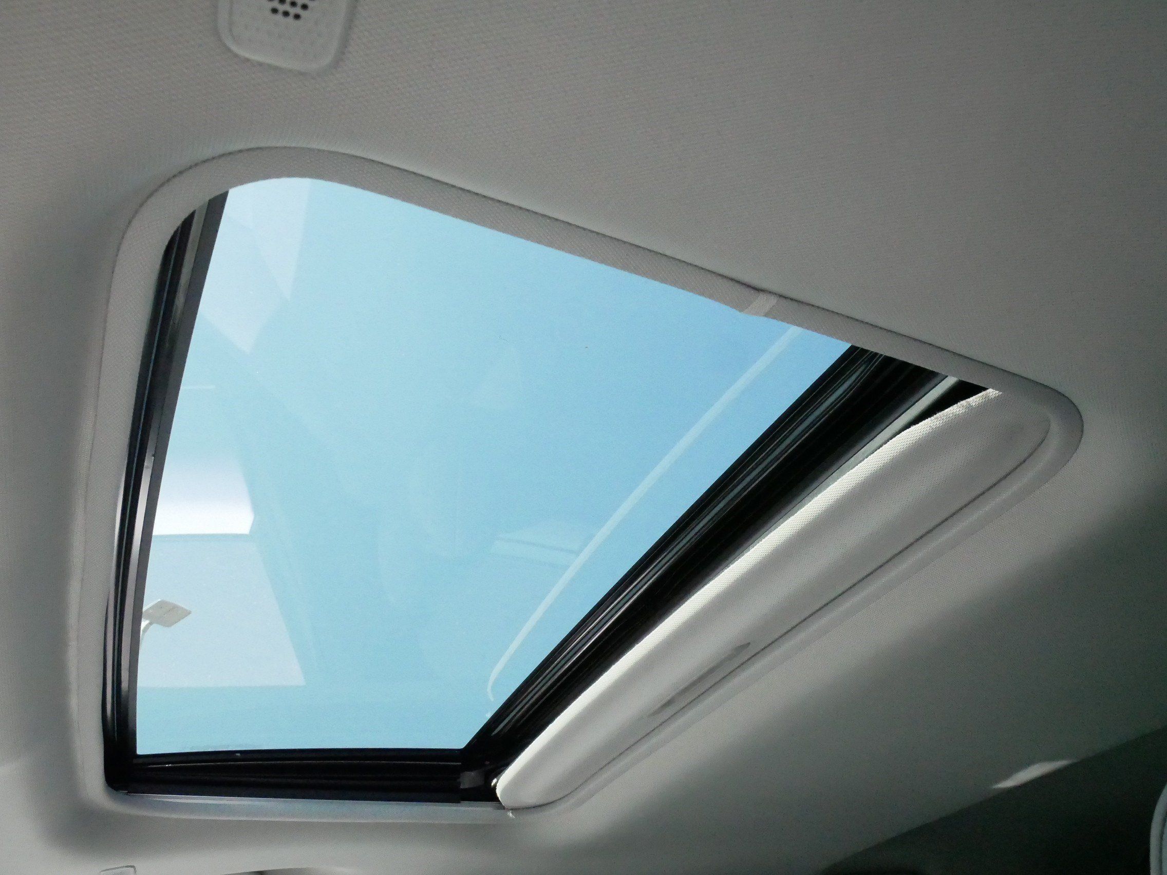 Certified 2025 Toyota Sienna XLE FWD image 30