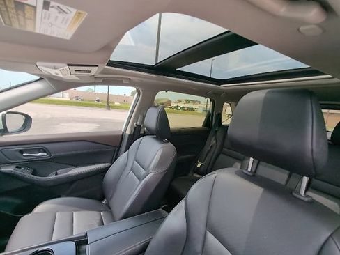 Used 2023 Nissan Rogue SV w/ SV Premium B Package FWD image 13