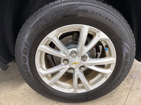 Used 2017 Chevrolet Equinox LT w/ Convenience Package image 12