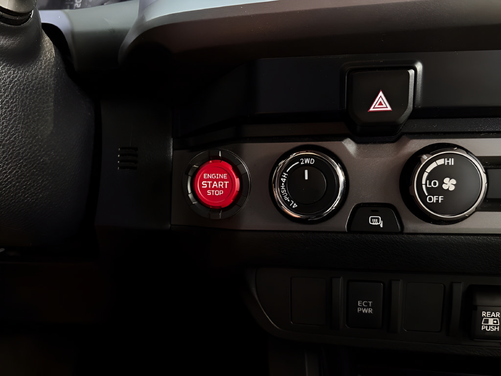 Used 2020 Toyota Tacoma TRD Off-Road AWD/4WD image 11