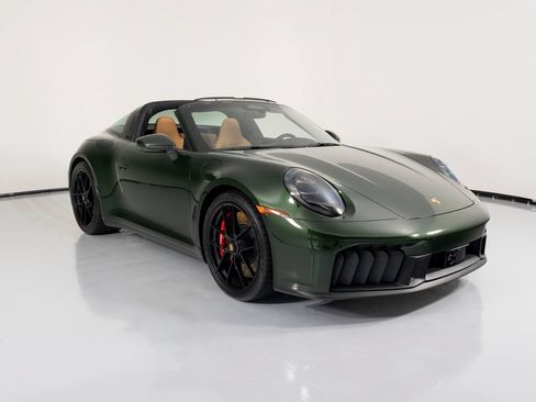 Certified 2026 Porsche 911 Targa 4 GTS AWD/4WD image 13