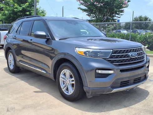 Used 2020 Ford Explorer XLT w/ Equipment Group 202A RWD image 3