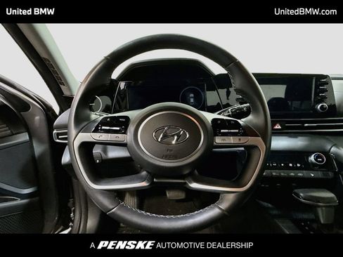 Used 2022 Hyundai Elantra SEL w/ Convenience Package FWD image 13