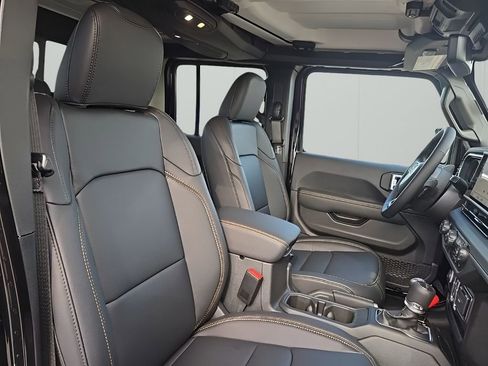 New 2025 Jeep Gladiator Sport image 13