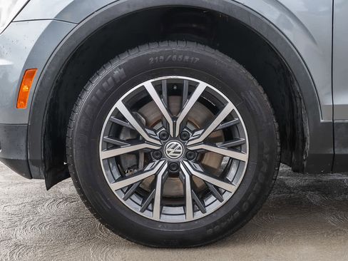 Used 2020 Volkswagen Tiguan SE w/ Panoramic Sunroof Package image 14
