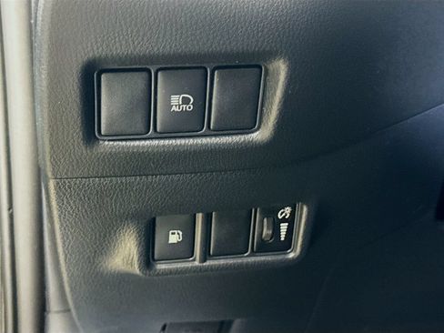 Used 2021 Toyota C-HR XLE FWD image 11