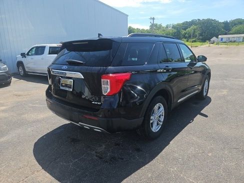 Used 2024 Ford Explorer XLT w/ Equipment Group 202A image 6