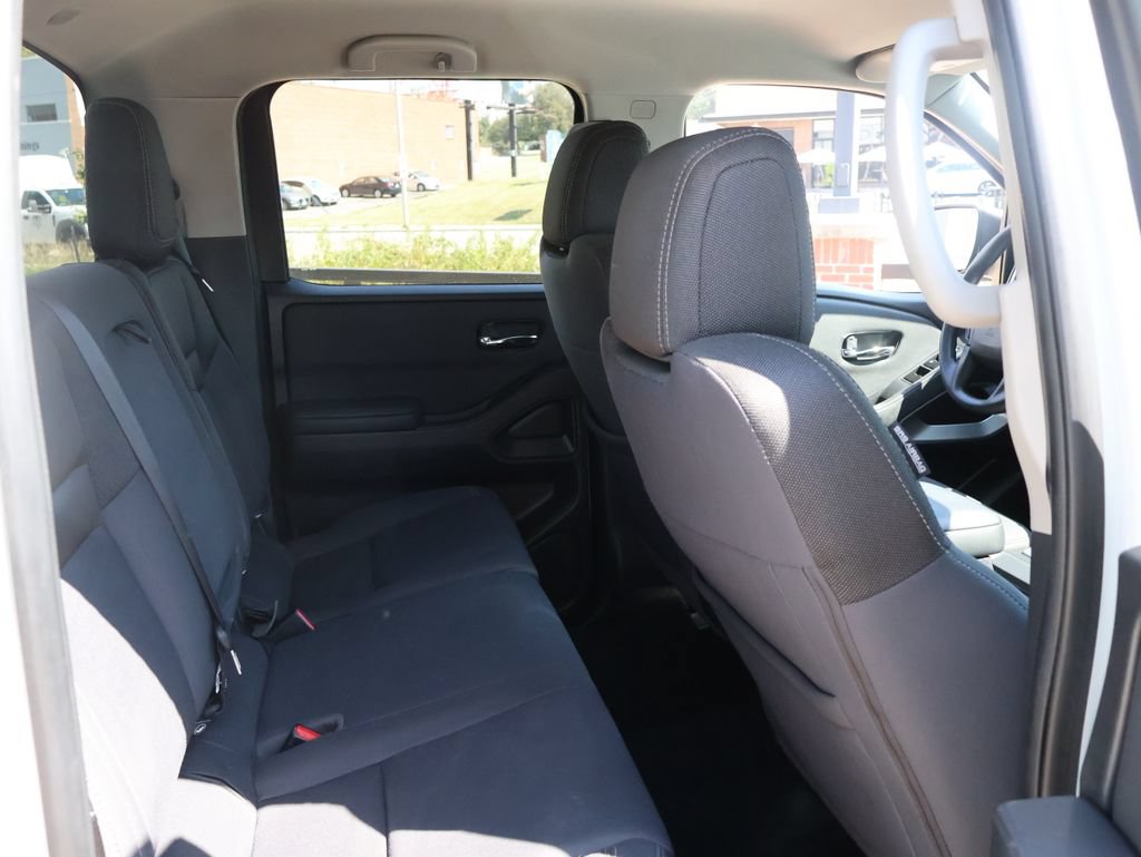 Used 2022 Nissan Frontier SV RWD image 11