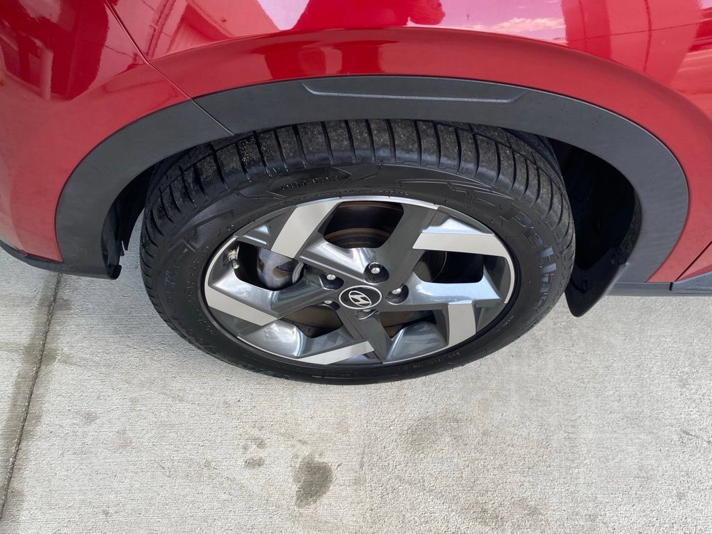 Used 2022 Hyundai Venue Limited FWD image 18
