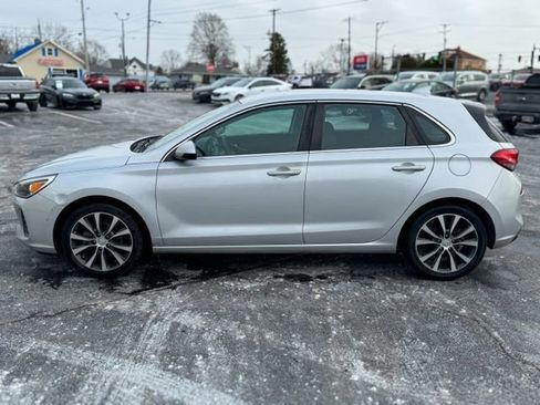 Used 2018 Hyundai Elantra GT image 4