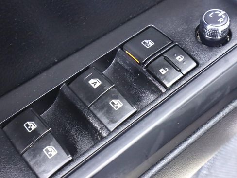 Used 2017 Toyota Tacoma SR image 22