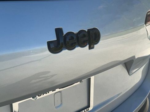 Certified 2025 Jeep Grand Cherokee L Altitude image 36