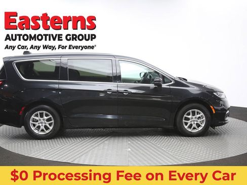 Used 2023 Chrysler Pacifica Touring-L FWD image 44