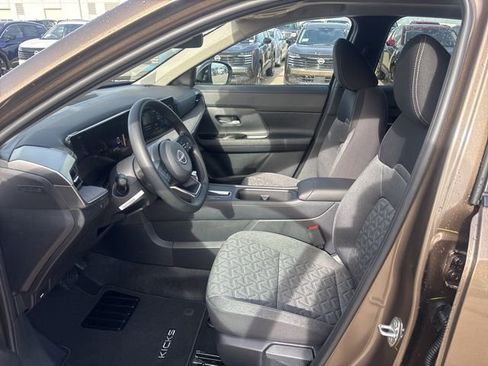 New 2026 Nissan Kicks SV w/ SV Premium Package FWD image 6