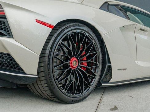 Used 2017 Lamborghini Aventador S image 19