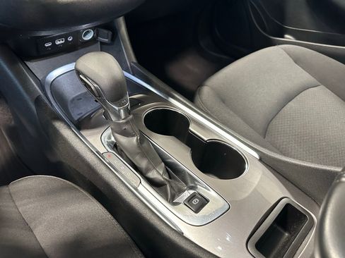 Used 2022 Chevrolet Malibu LT image 29