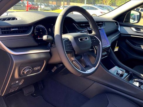 New 2025 Jeep Grand Cherokee Laredo X image 8