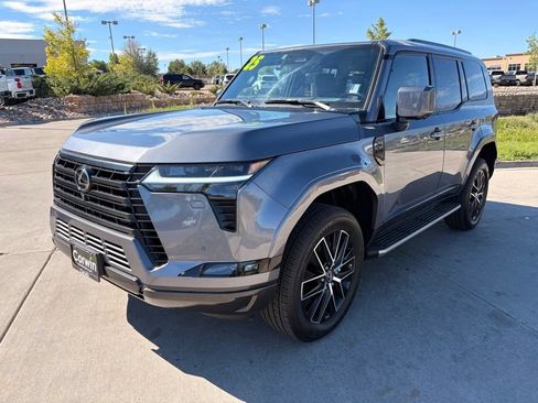 Used 2025 Lexus GX 550 w/ Accessory Package (2T) AWD/4WD image 3