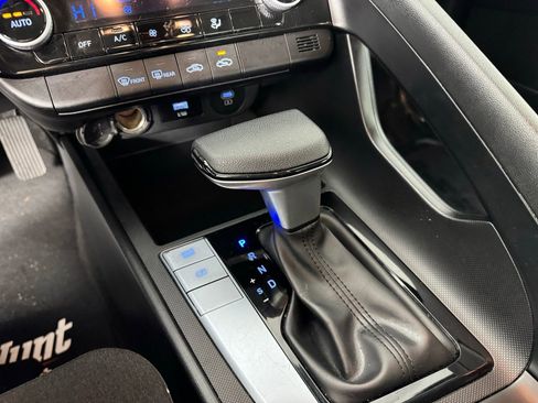 Used 2024 Hyundai Elantra SEL image 19