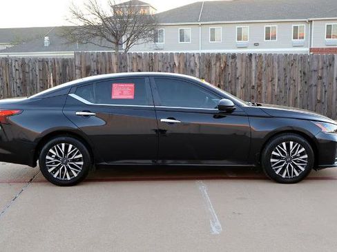 Certified 2024 Nissan Altima 2.5 SV image 5