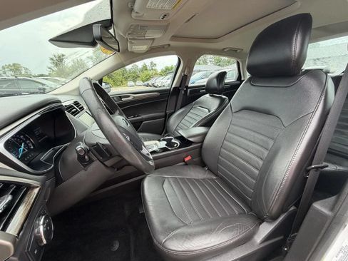 Used 2014 Ford Fusion SE w/ Equipment Group 202A FWD image 13