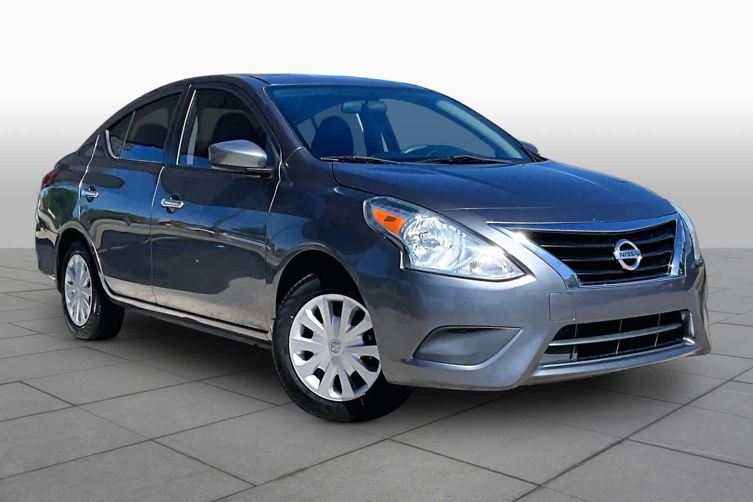 Used 2016 Nissan Versa SV FWD image 3