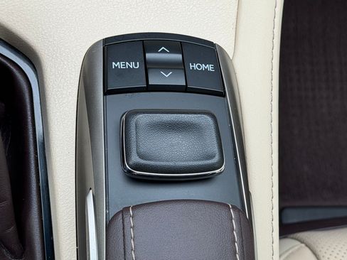 Used 2016 Lexus ES 300h w/ Luxury Package w/Wood Trim FWD image 35