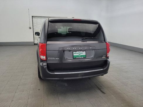 Used 2018 Dodge Grand Caravan SXT image 6