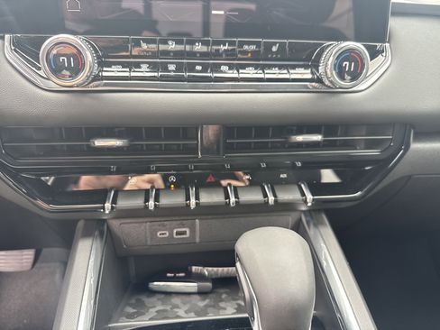 New 2025 GMC Canyon Elevation w/ Convenience Package image 25