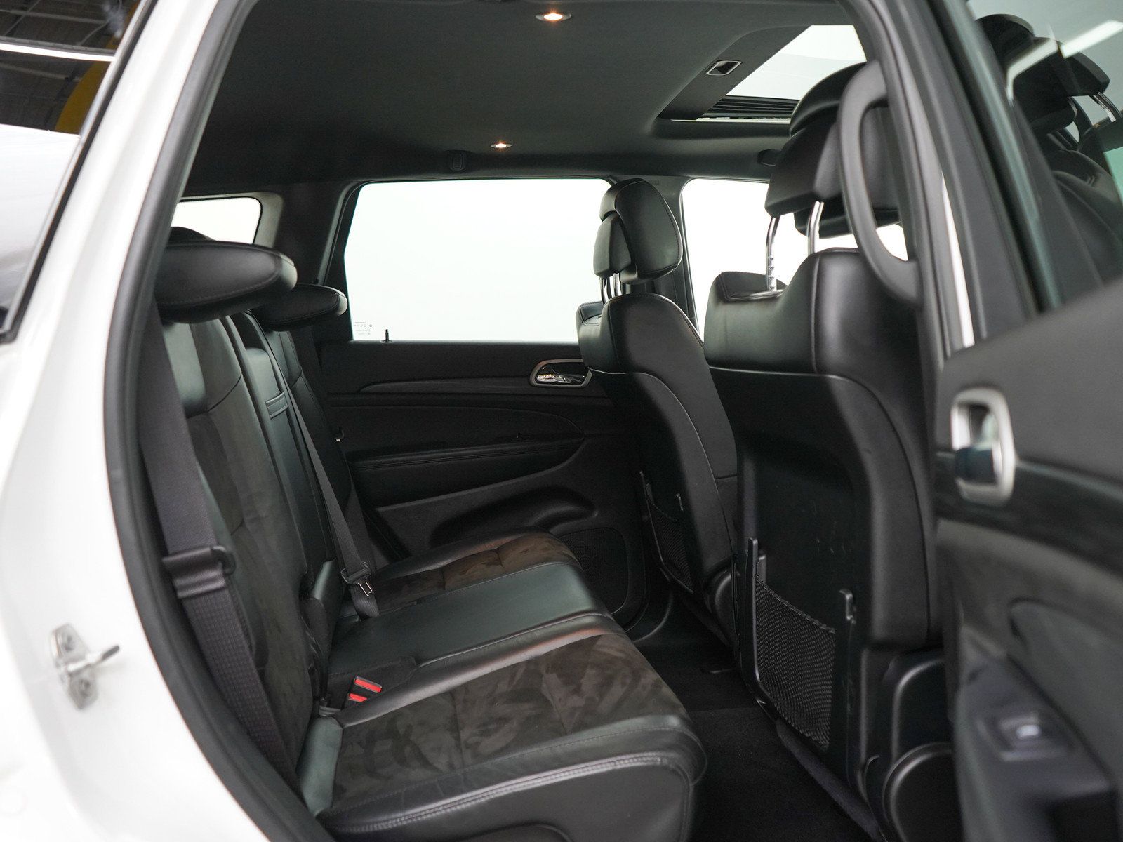 Used 2020 Jeep Grand Cherokee Altitude AWD/4WD image 13