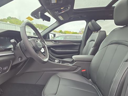 New 2025 Jeep Grand Cherokee L Limited w/ Luxury Tech Group II image 11