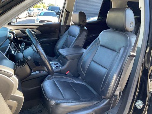 Used 2020 Chevrolet Traverse LT image 19