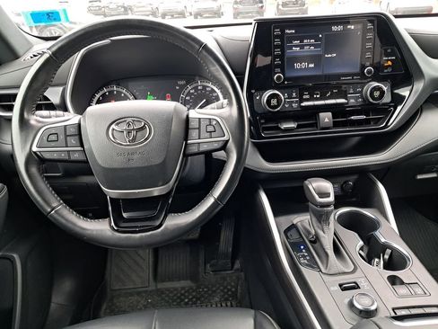 Used 2022 Toyota Highlander XSE image 17