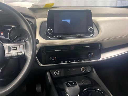 Used 2021 Nissan Rogue SV image 18