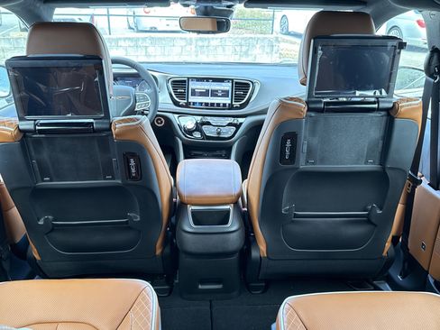 New 2026 Chrysler Pacifica Pinnacle image 31