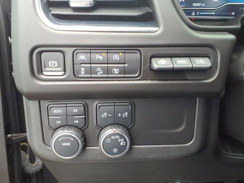 Used 2023 Chevrolet Tahoe Premier w/ Premium Package 2 AWD/4WD image 11