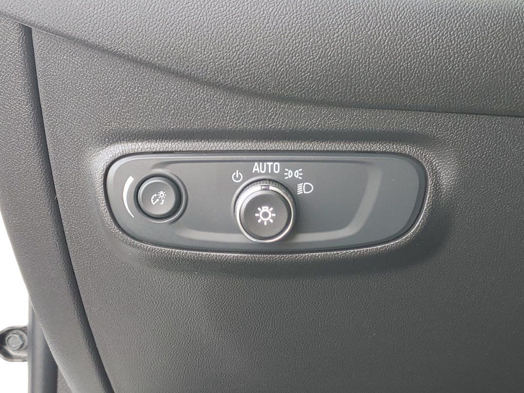 Used 2024 Chevrolet Equinox LT w/ LPO, Floor Liner Package FWD image 8