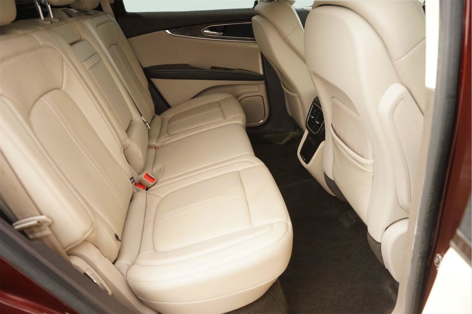 Used 2016 Lincoln MKX Reserve w/ Climate Package FWD image 16