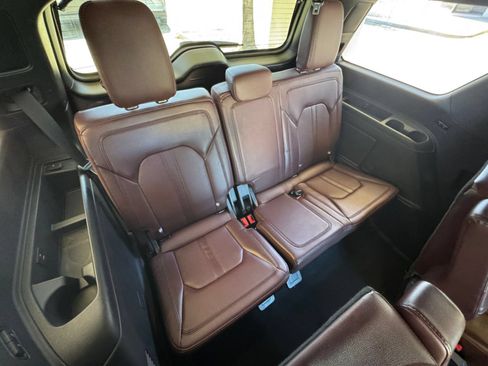 Used 2024 Ford Expedition Limited AWD/4WD image 32