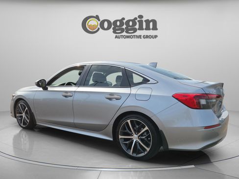 Used 2024 Honda Civic Touring image 4