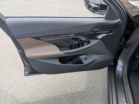 New 2026 BMW 530i xDrive w/ Premium Package image 7