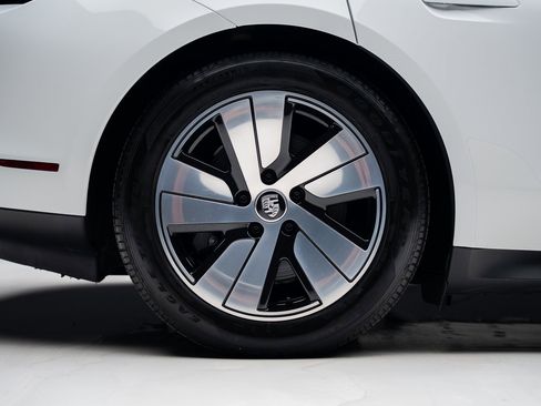 Used 2023 Porsche Taycan w/ Premium Package image 34