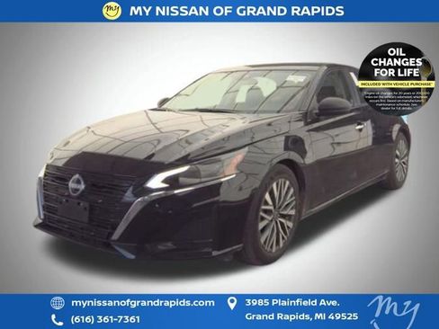 Used 2025 Nissan Altima 2.5 SV FWD image 5