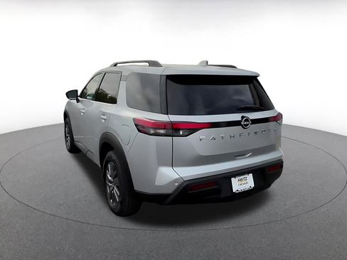 Used 2025 Nissan Pathfinder SV image 11