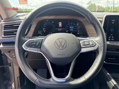 Used 2025 Volkswagen Atlas SE FWD image 21