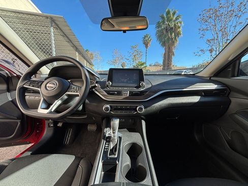 Used 2025 Nissan Altima 2.5 SV image 33